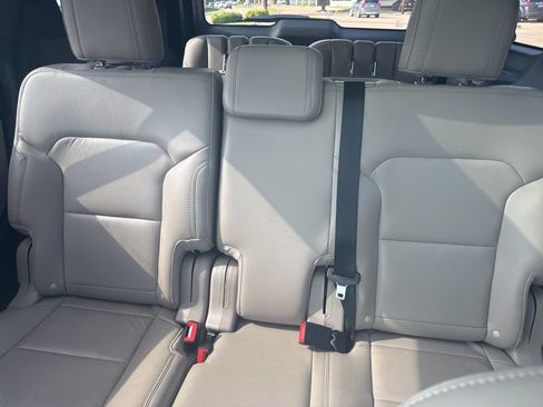 Used 2018 Ford Explorer XLT w/ Equipment Group 202A FWD image 13