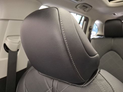 Used 2023 Toyota Highlander Platinum AWD/4WD image 24