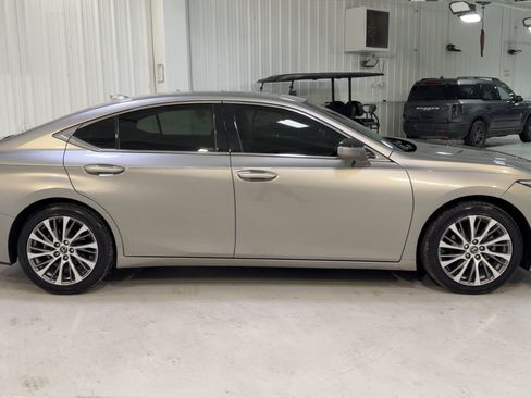 Used 2019 Lexus ES 350 w/ Ultra Luxury Package image 2