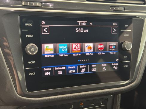 Used 2023 Volkswagen Tiguan SE FWD image 17