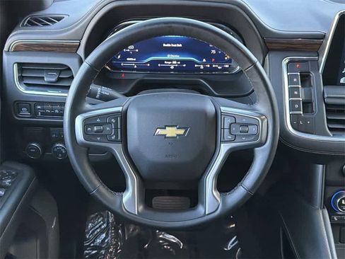 Used 2023 Chevrolet Suburban Premier image 12