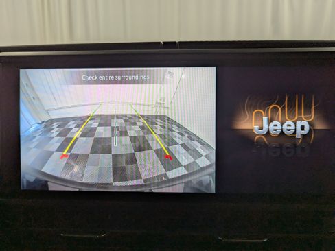 Used 2025 Jeep Wrangler Unlimited Sahara image 27