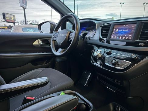 Used 2018 Chrysler Pacifica Touring Plus w/ S Appearance Package image 29