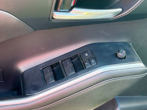 Used 2023 Toyota Highlander XLE w/ Protection Package #3 (TMS) FWD image 17