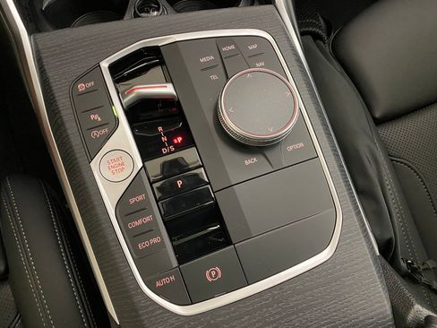 New 2025 BMW 330i xDrive Sedan w/ Convenience Package image 27