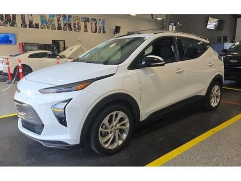 Used 2023 Chevrolet Bolt EUV LT w/ Driver Confidence Package FWD image 1