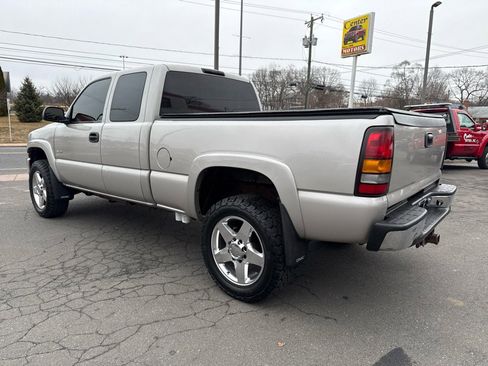 Used 2006 GMC Sierra 2500 SLT w/ Heavy-Duty Power Package image 2