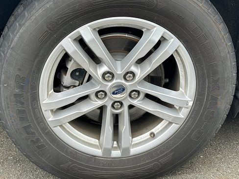 Used 2024 Ford Explorer XLT w/ Equipment Group 202A image 7