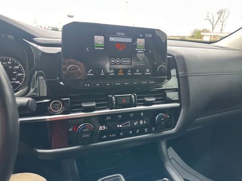 Used 2023 Nissan Pathfinder SL image 4