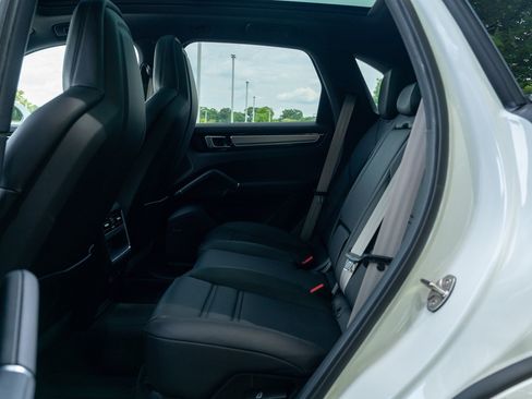 Certified 2023 Porsche Cayenne S AWD/4WD image 33