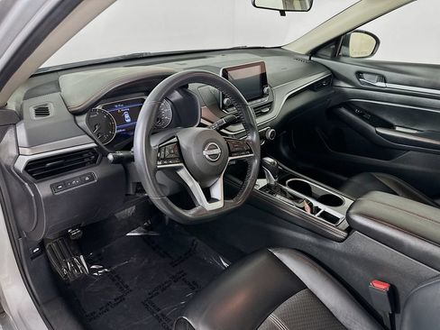Used 2024 Nissan Altima 2.5 SR FWD image 14
