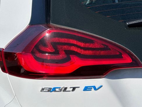 Used 2021 Chevrolet Bolt LT image 44