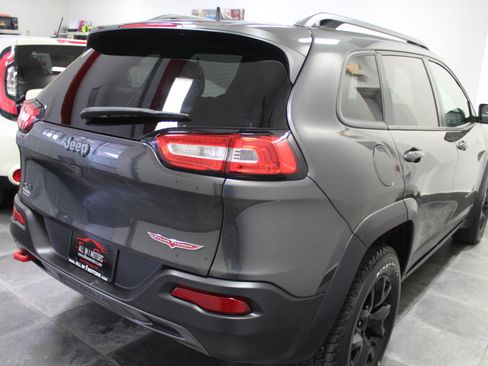 Used 2016 Jeep Cherokee Trailhawk w/ Comfort/Convenience Group image 6