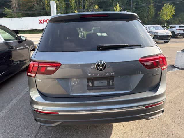 Used 2023 Volkswagen Tiguan SE w/ Panoramic Sunroof Package AWD/4WD image 3