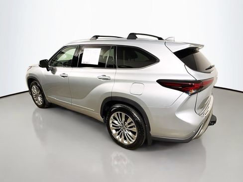 Certified 2025 Toyota Highlander Platinum AWD/4WD image 5