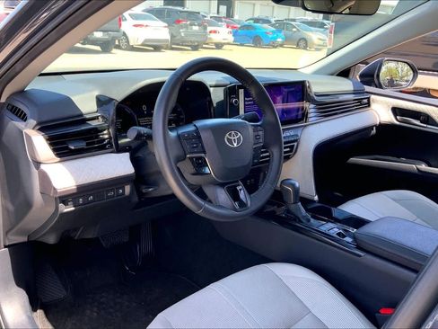 Used 2025 Toyota Camry XLE image 17