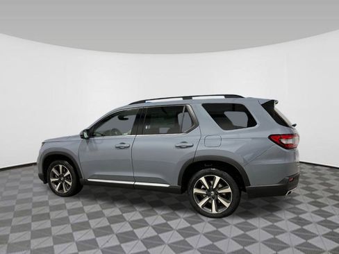New 2025 Honda Pilot Touring image 2