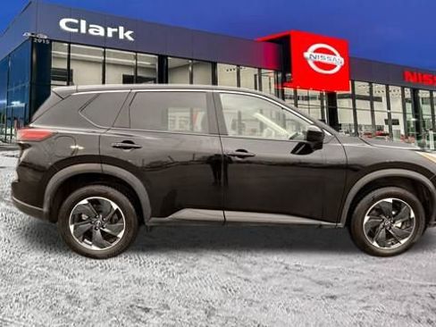 Used 2024 Nissan Rogue SV image 8