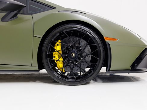 Used 2022 Lamborghini Huracan STO image 13