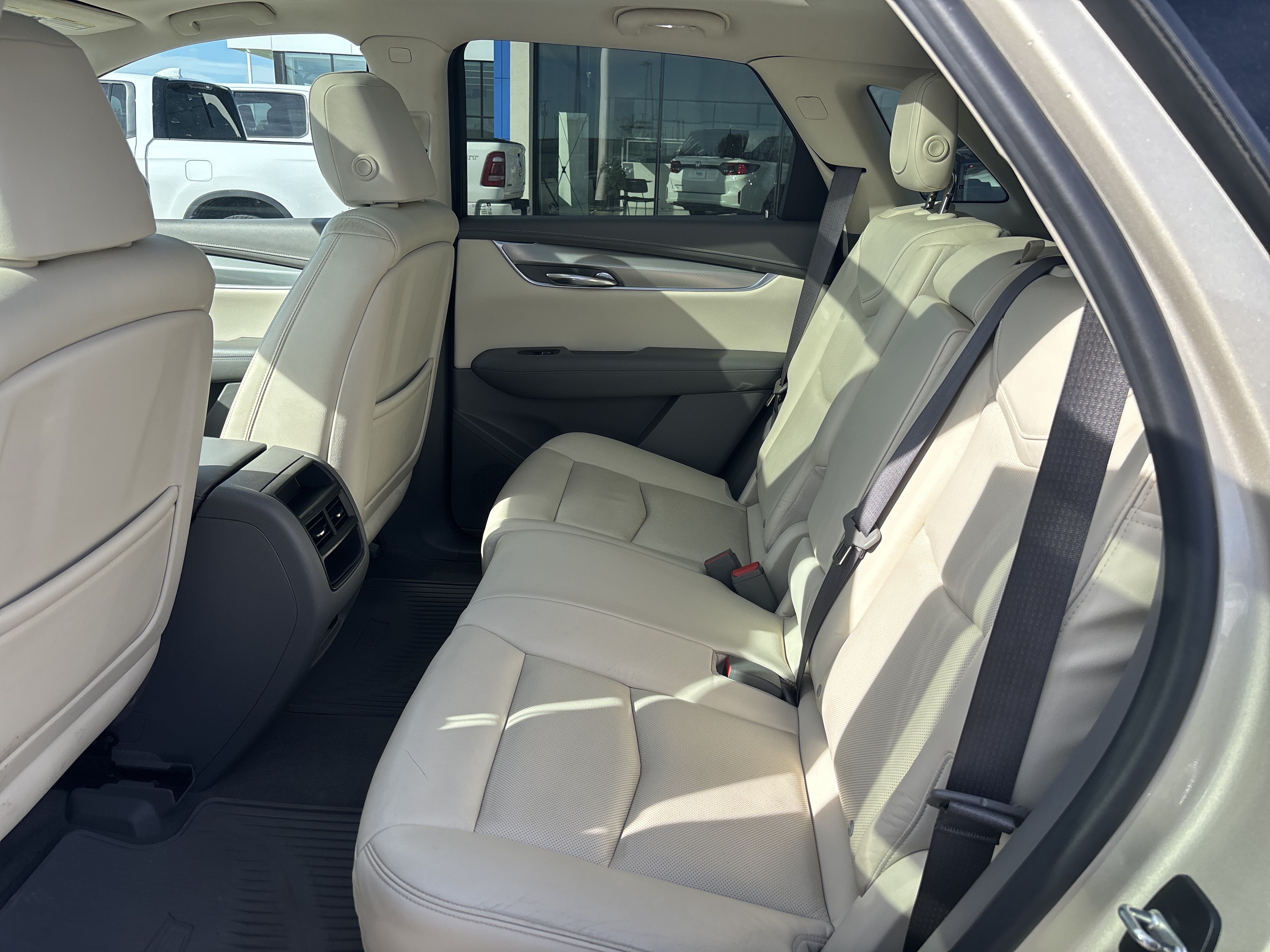 Used 2017 Cadillac XT5 Luxury w/ Driver Awareness Package AWD/4WD image 28