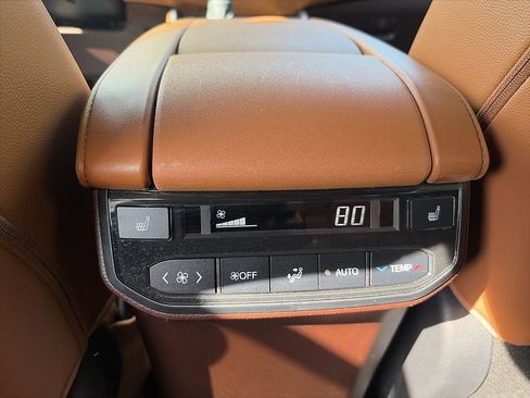 Used 2021 Toyota Highlander Platinum image 6