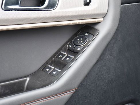 Used 2025 Ford Explorer Active image 24