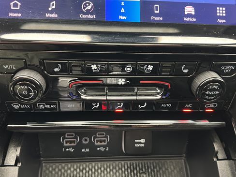 Used 2023 Jeep Grand Cherokee L Limited w/ Luxury Tech Group II AWD/4WD image 18