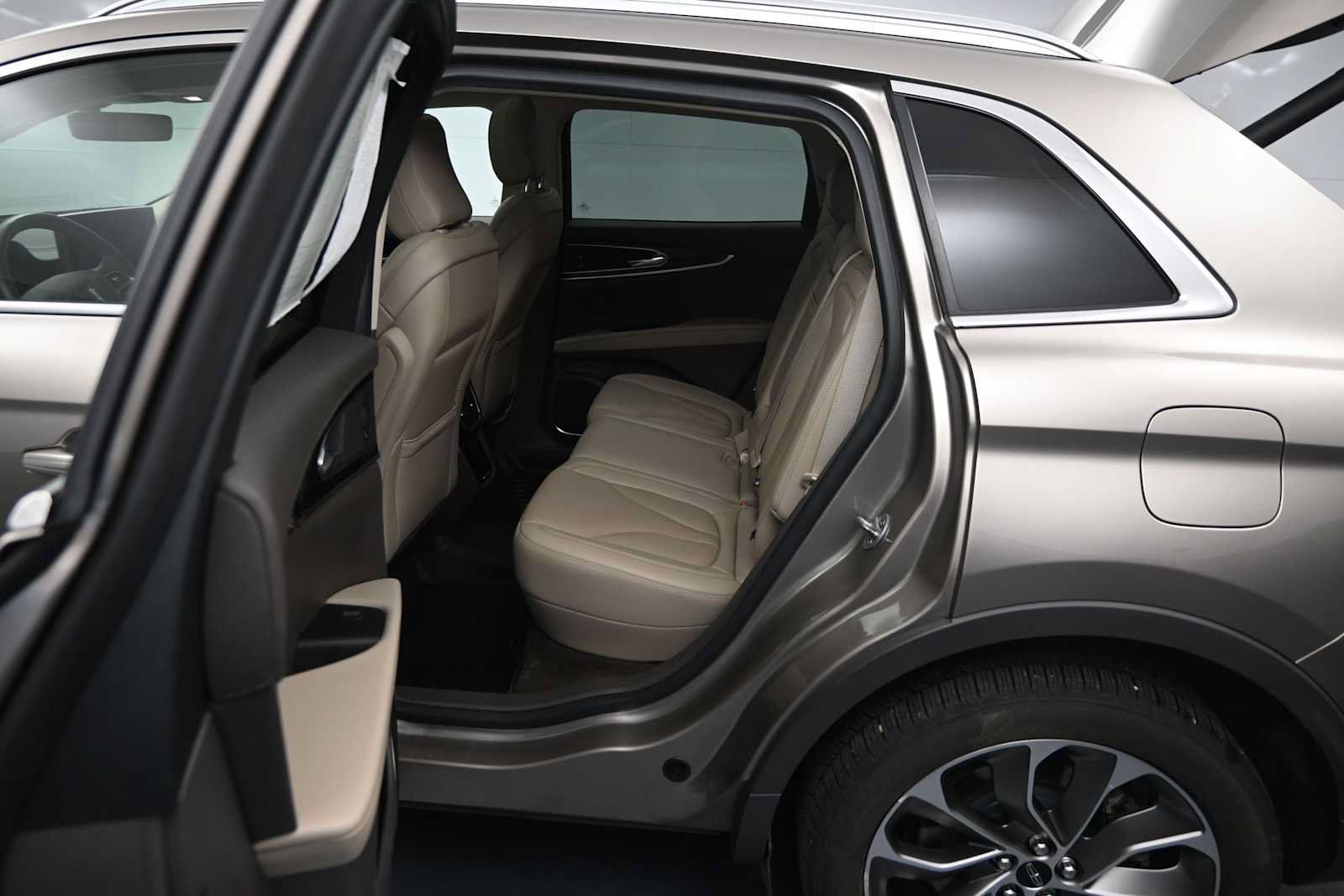 Used 2021 Lincoln Nautilus Reserve AWD/4WD image 7
