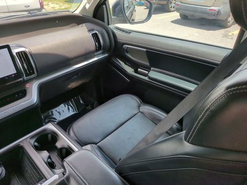 Used 2025 Ford Expedition Platinum AWD/4WD image 20