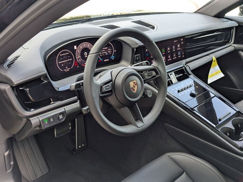 New 2025 Porsche Panamera image 4