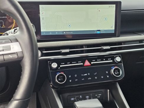 Certified 2025 Hyundai Santa Cruz Limited image 9