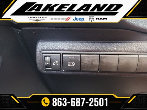 Used 2025 Toyota Corolla SE FWD image 31