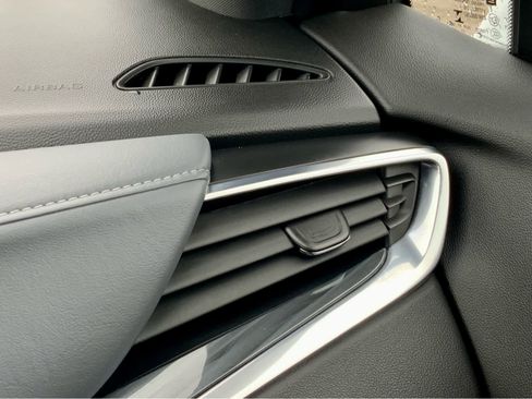 Used 2022 Buick Enclave Premium image 50