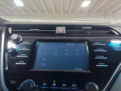 Certified 2018 Toyota Camry LE image 27