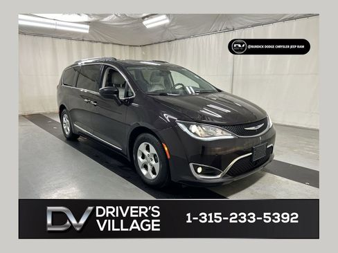 Used 2017 Chrysler Pacifica Touring-L Plus w/ Advanced Safetytec Group FWD image 1