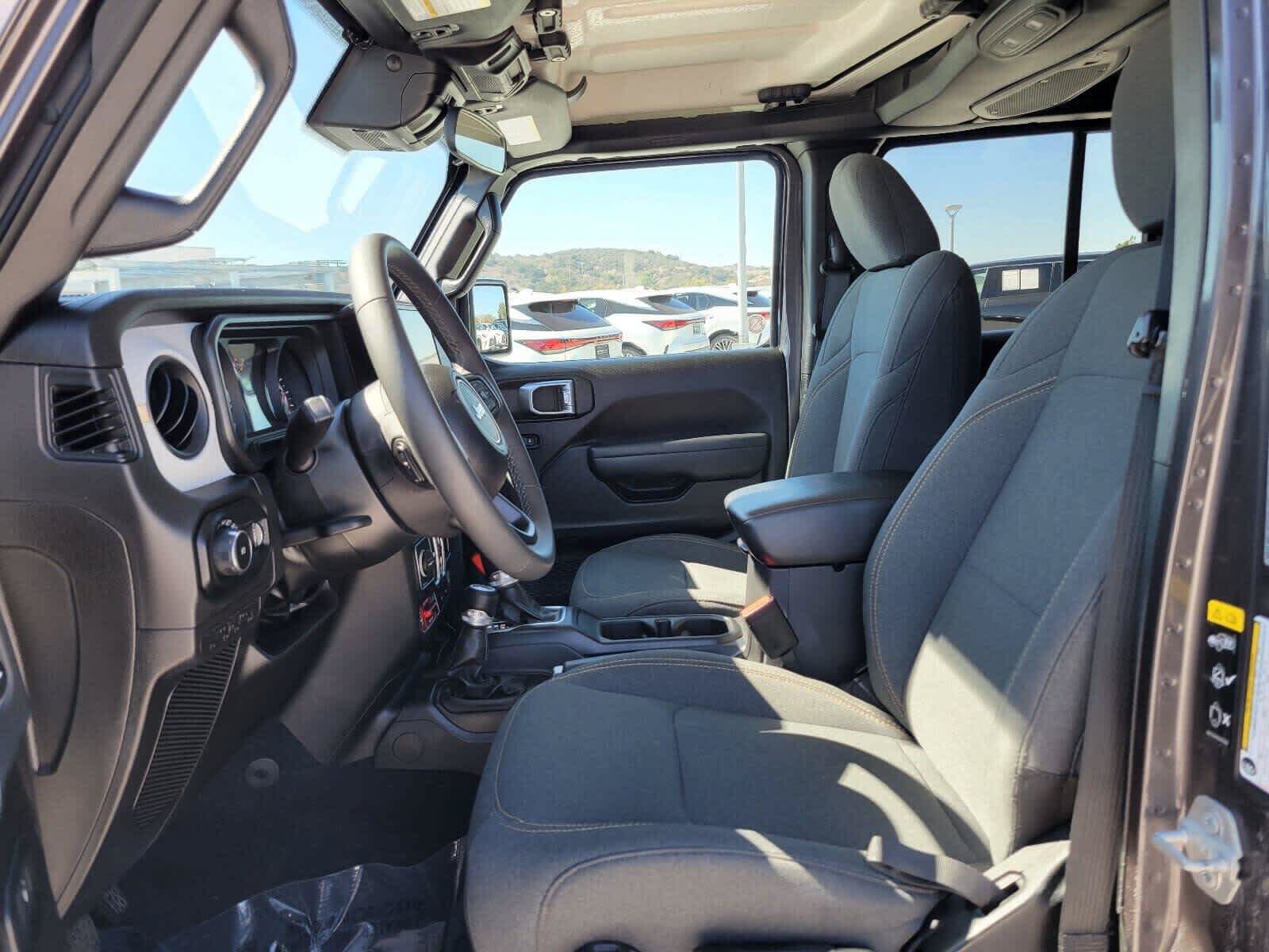 Used 2025 Jeep Wrangler Unlimited Sport AWD/4WD image 20