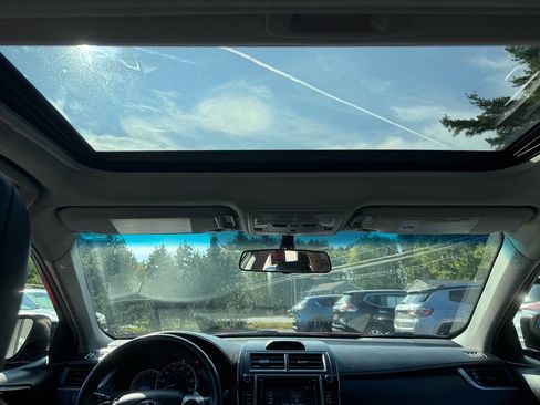 Used 2014 Toyota Camry SE image 24