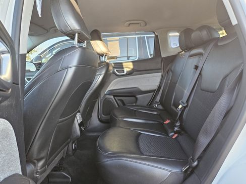 Used 2022 Jeep Compass Latitude image 15