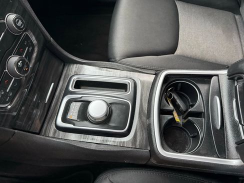 Used 2018 Chrysler 300 Touring w/ Sport Appearance Package image 25