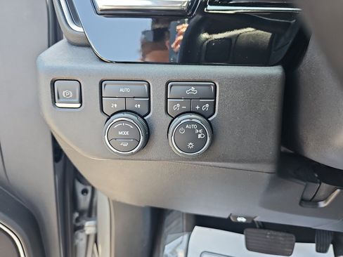 Used 2023 Chevrolet Silverado 1500 LT AWD/4WD image 32
