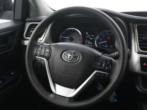 Used 2019 Toyota Highlander LE image 16