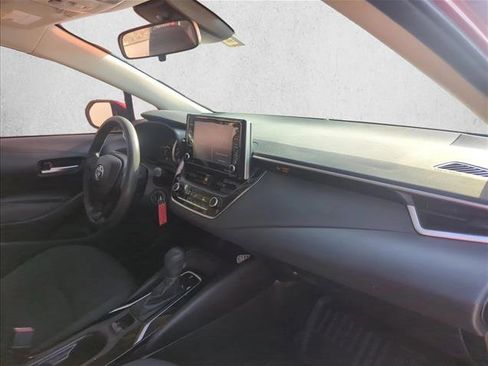 Used 2021 Toyota Corolla LE image 19