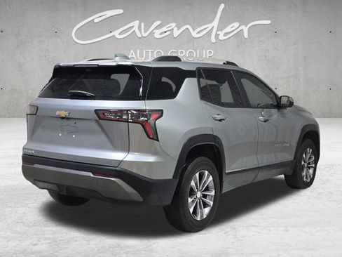 Used 2025 Chevrolet Equinox LT w/ Convenience Package II FWD image 16