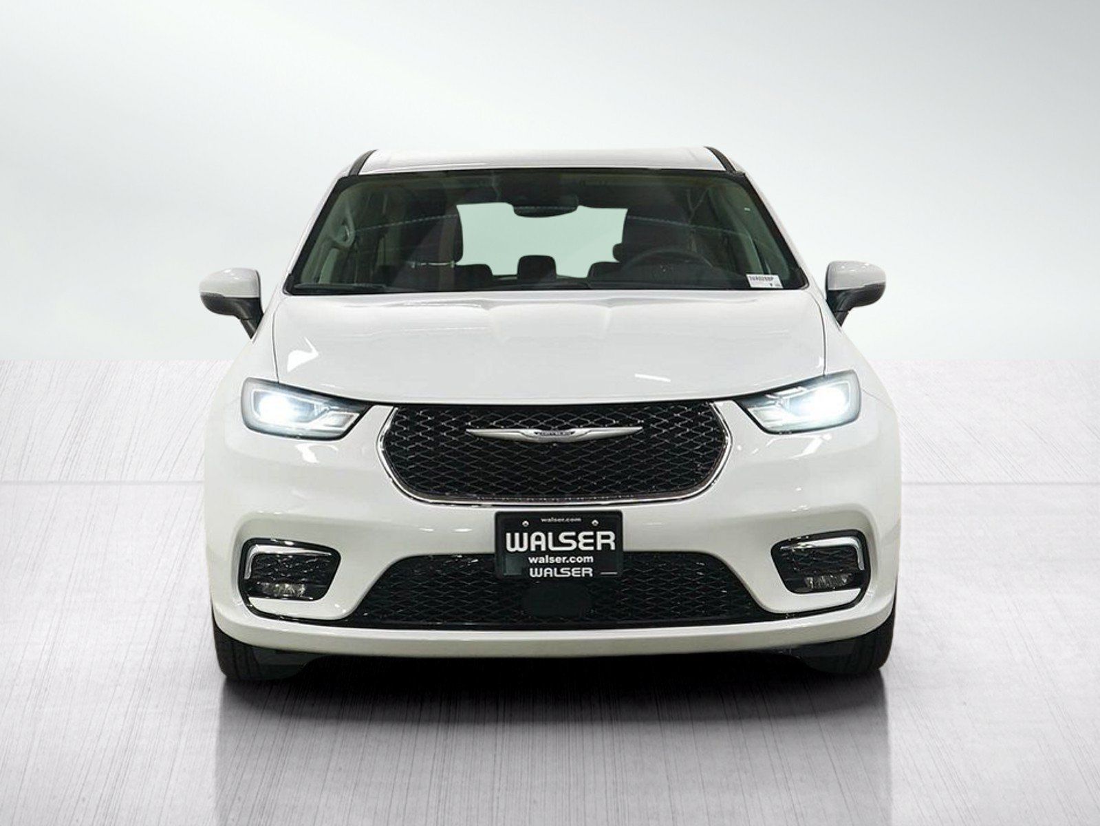 Used 2023 Chrysler Pacifica Touring-L FWD image 8