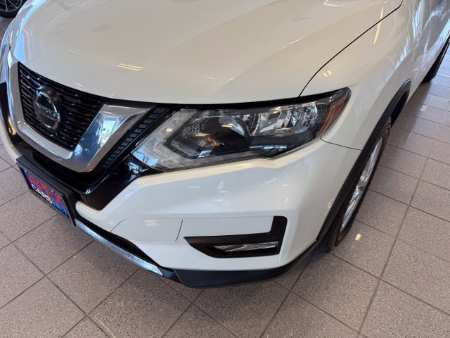 Used 2018 Nissan Rogue SV w/ Sun & Sound Touring Package AWD/4WD image 9