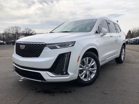 Certified 2025 Cadillac XT6 Luxury image 1