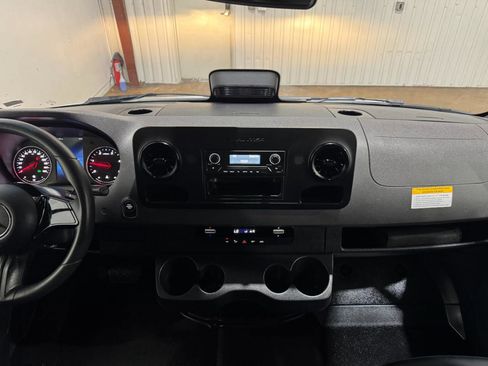 Used 2025 Mercedes-Benz Sprinter 2500 image 13