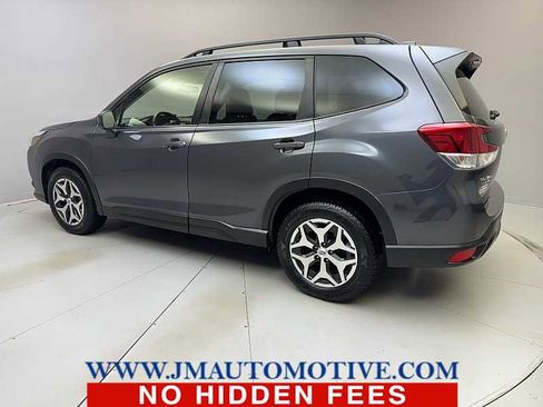 Used 2023 Subaru Forester Premium image 3
