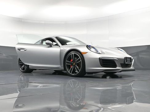 Certified 2019 Porsche 911 Carrera 4S AWD/4WD image 34