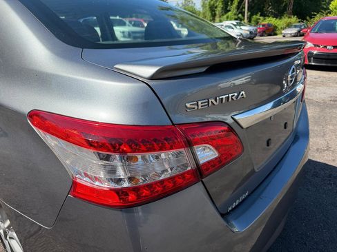 Used 2015 Nissan Sentra SR FWD image 11